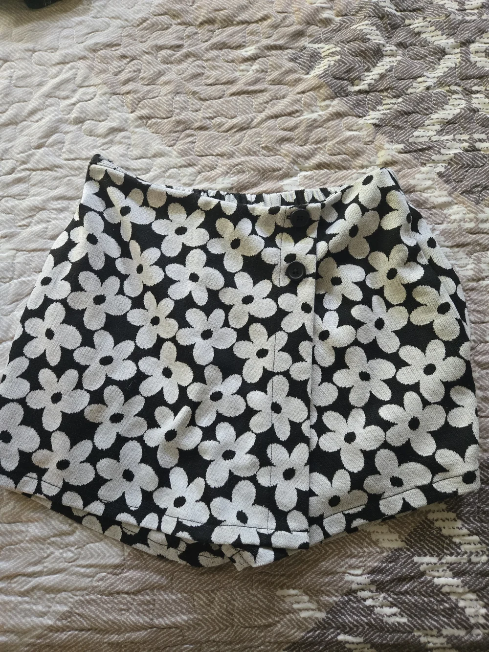 Old Navy Black & White Floral Girls' Skort
